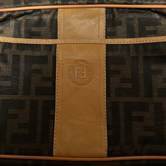 NOT FOR SALE. FENDI crossbody VINTAGE authentic - Picture 3 of 17